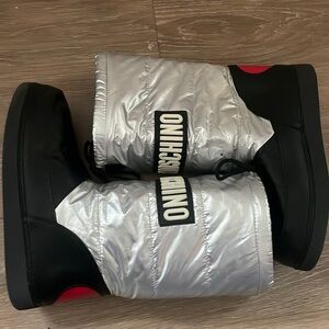 Moschino snow boots